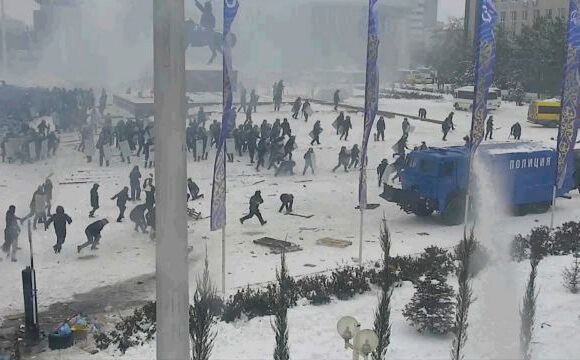 Καζακστάν – Εντολή για θανατηφόρα βία εναντίον διαδηλωτών – Αποκεφαλισμένοι δύο αστυνομικοί