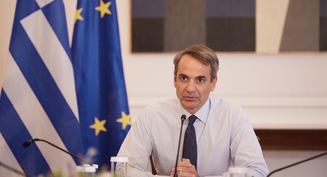 Κακοκαιρία: Στο «σπασμένο τηλέφωνο» αποδίδει τα προβλήματα η κυβέρνηση