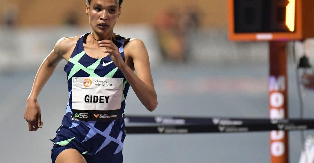 Καμγουορόρ και Γκιντέι τιμούν τη μνήμη της Τίροπ