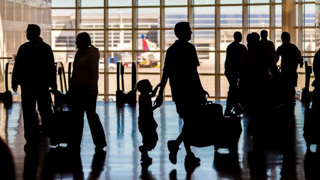 Κορωνοϊός: Αεροπορική εταιρεία απέλυσε εργαζόμενους που βρέθηκαν θετικοί στη μετάλλαξη Όμικρον