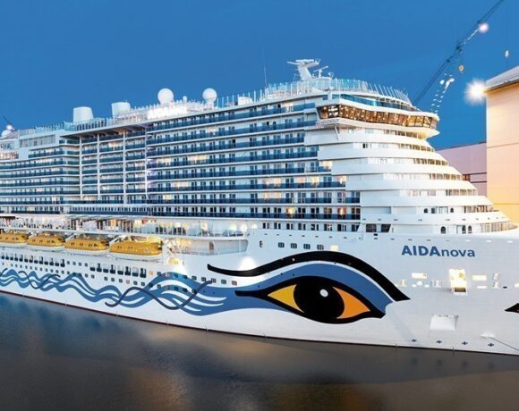 Κορωνοϊός «χτύπησε» το κρουαζιερόπλοιο Aida Nova με 4