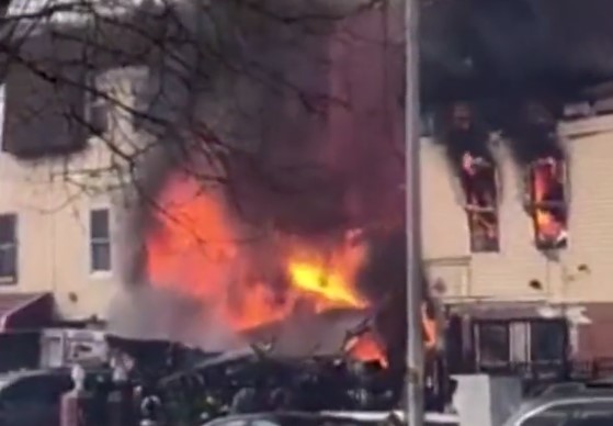 Νέα Υόρκη – Φονική πυρκαγιά στο Μπρονξ – Ένας νεκρός και εννέα τραυματίες