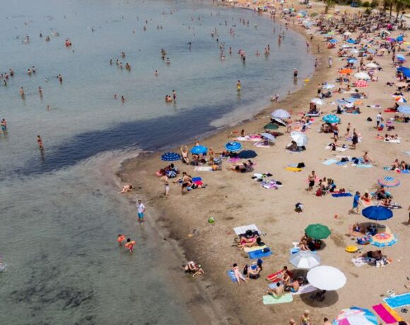 Νέο πλήγμα λόγω Όμικρον: O τουριστικός κλάδος ποντάρει τώρα στο καλοκαίρι