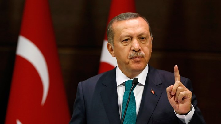 Ο Ερντογάν «βλέπει» ξένη συνωμοσία για τα αποθεματικά της Κεντρικής Τράπεζας που ο ίδιος καίει