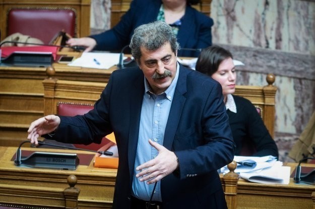 Ο Πολάκης μας ζήτησε να σταματήσουμε τον έλεγχο, αναφέρει ο αστυνομικός που επέβαλε πρόστιμο στην ψαροταβέρνα