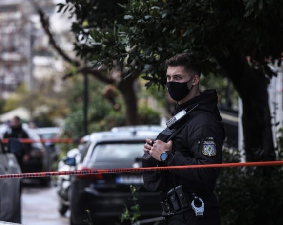 Πυροβολισμοί στη Βούλα: Πληροφορίες για έναν τραυματία