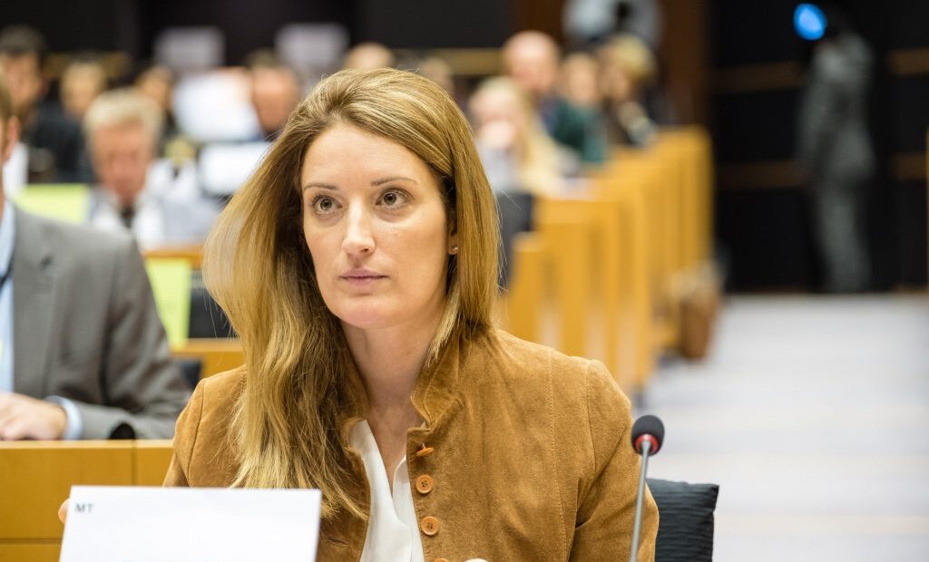 Ρομπέρτα Μέτσολα – Τι δηλώνει η γυναίκα που μπορεί να γίνει πρόεδρος του Ευρωπαϊκού Κοινοβουλίου