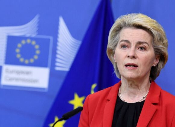 Φον ντερ Λάιεν: Εάν όλοι οι εμβολιασμένοι στην ΕΕ έκαναν ενισχυτική δόση θα αποφεύγαμε περίπου 1 εκατ