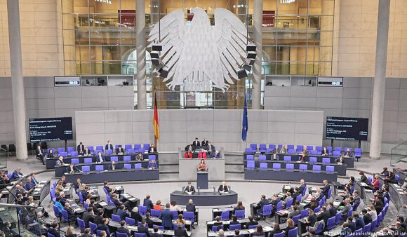 Γερμανία: Διχάζονται τα κόμματα για την διαχείριση της πανδημίας