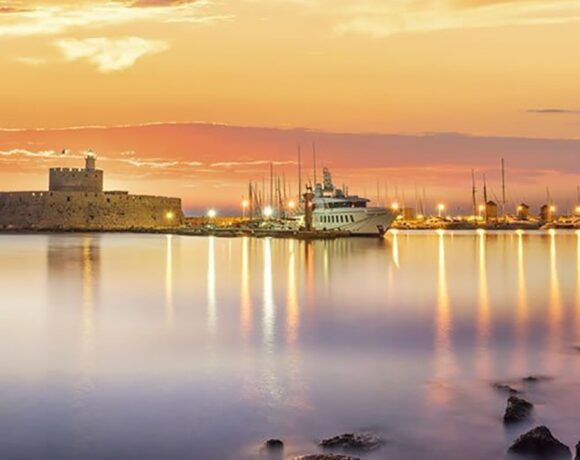 Εκκίνηση της σεζόν από Απρίλιο σε Κρήτη και Ρόδο – Αισιόδοξα μηνύματα για τον τουρισμό φέτος