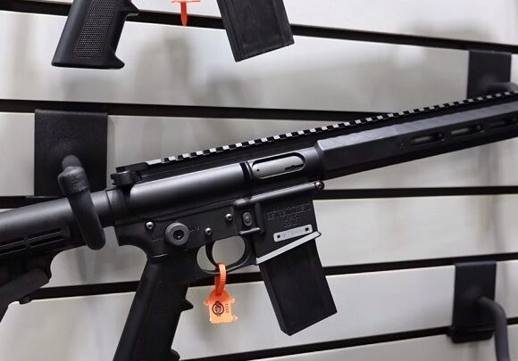 ΗΠΑ: Κυκλοφόρησε ημιαυτόματο τουφέκι για παιδιά – Έντονες αντιδράσεις