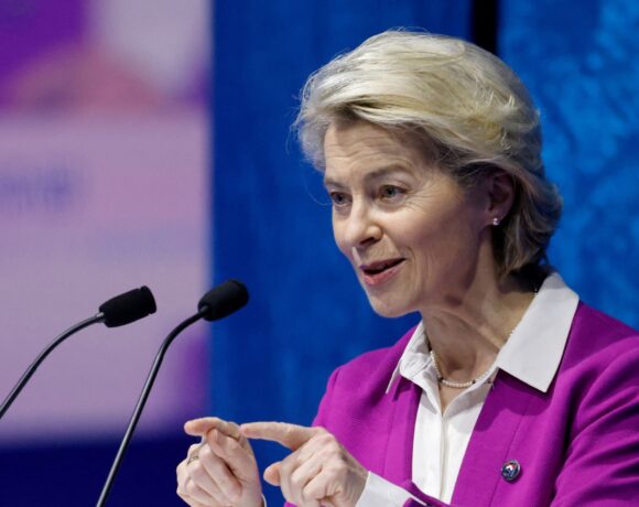 Κομισιόν: Κυρώσεις σε ενεργειακό και οικονομικό τομέα αν η Ρωσία εισβάλει στην Ουκρανία