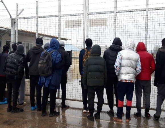 Κύπρος: Άγριες συμπλοκές σε δομή μεταναστών – 35 τραυματίες