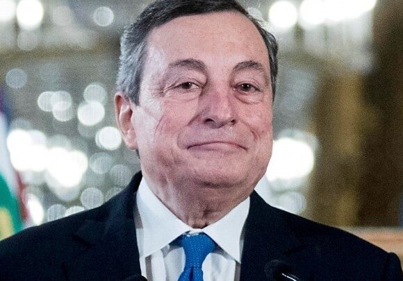 Μάριο Ντράγκι: Ένας χρόνος στην ηγεσία της Ιταλίας με δύο βασικές επιτυχίες