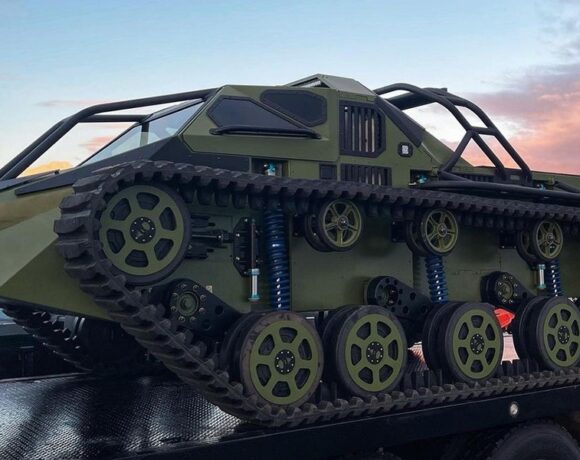 Ο Kanye West όχι μόνο είχε… τανκ αλλά το πούλησε και στους Diesel Brothers (vid)