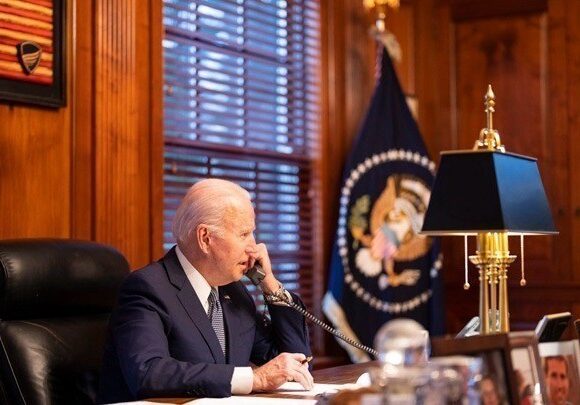 Ουκρανία: Μπάιντεν και Ζελένσκι συμφώνησαν να συνεχίσουν την αποτροπή της Ρωσίας