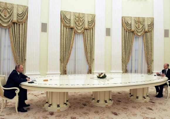 Ουκρανία: Συνάντηση Πούτιν – Σολτς με… αποστάσεις