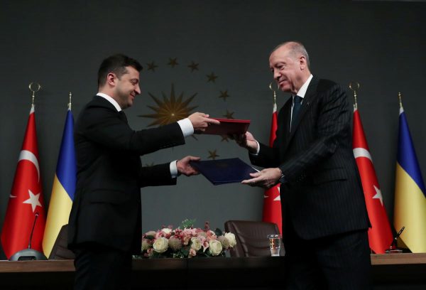 Ουκρανική Κρίση: Σε ρόλο ειρηνοποιού ο Ερντογάν