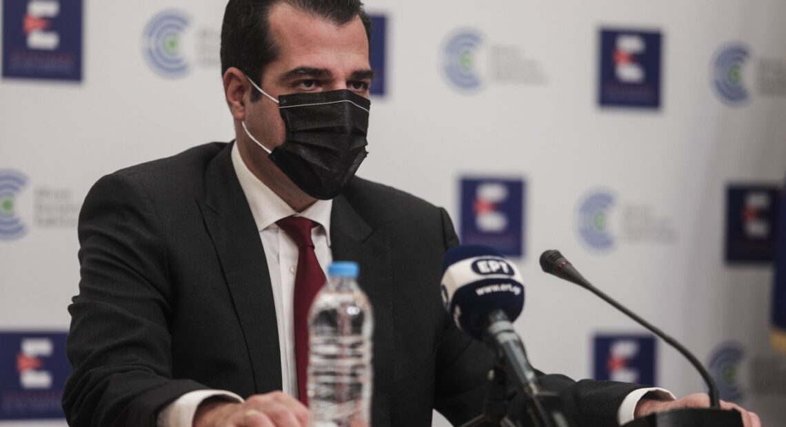 Πλεύρης: Έως τα τέλη Μαρτίου πρέπει να αρθούν όλα τα περιοριστικά μέτρα