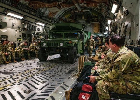 Πολωνία: Προσγείωση μεταγωγικού αεροσκάφους C 17 που μετέφερε στρατιώτες των ΗΠΑ