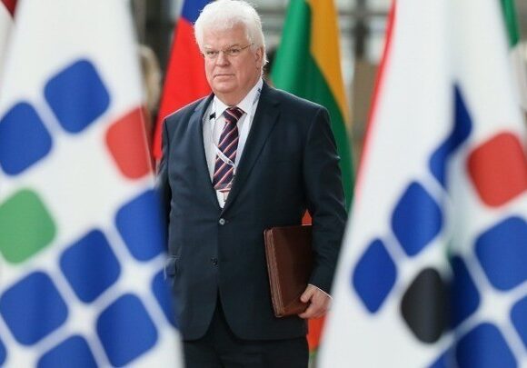 Πρέσβης Ρωσίας στην ΕΕ: Ελπίζω ότι ο Ζελένσκι δεν θα σκοτωθεί, αλλά θα δικαστεί