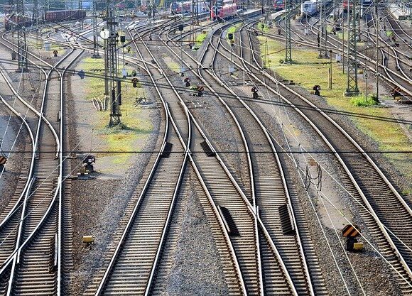 Σαουδική Αραβία: Αγγελία για 30 γυναίκες μηχανοδηγούς προσέλκυσε 28
