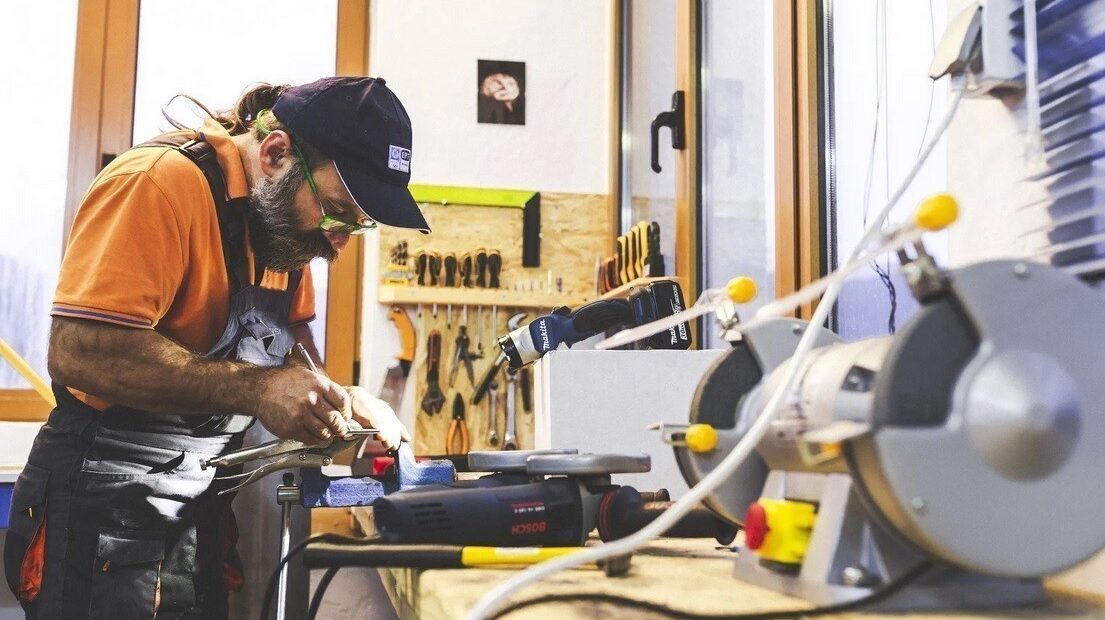 Τζουμέικερς: Μια παρέα στα Τζουμέρκα δημιουργεί αντισυμβατικά αγροτικά εργαλεία