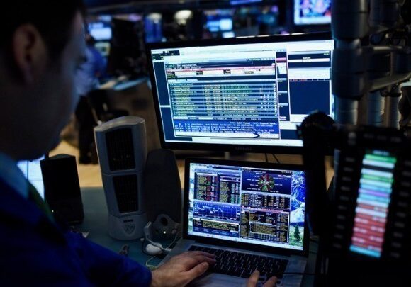 Τι φέρνει το τέλος του φθηνού χρήματος: Θα εκτροχιάσουν τα χρηματιστήρια με τα επιτόκια οι κεντρικοί τραπεζίτες;