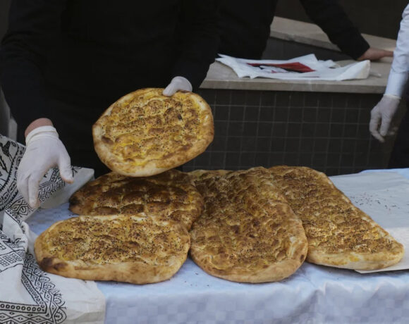 Τουρκία: Κόβουν και το ψωμί οι Τούρκοι λόγω ακρίβειας