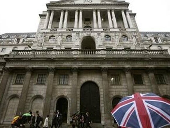 Τράπεζα της Αγγλίας: Αύξηση στο βασικό επιτόκιο – Η πρώτη διαδοχική αύξηση μετά το 2004