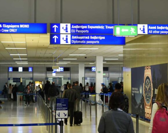 Greece Lifts Mandatory Covid 19 Test For Travelers From Us, Canada, Australia