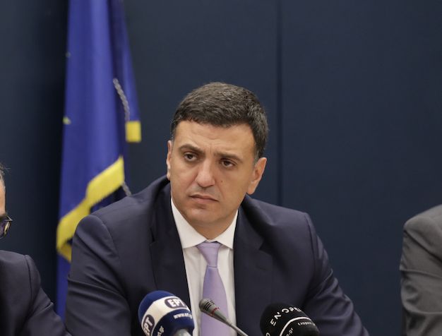 Minister: Greece will Welcome Ukraine’s Refugees, Give Residence and Work Permits
