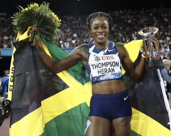 Αρχή με 400αρι για την Τόμπσον Χέρα