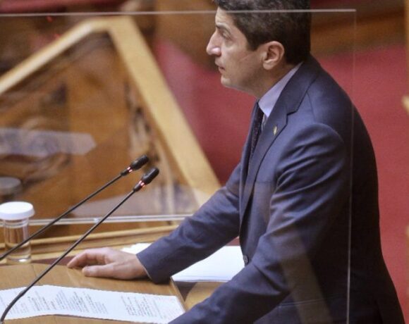 Αυγενάκης: «Έρχεστε εσείς που καταψηφίσατε και προσπαθείτε να με διασύρετε! Ντροπή!»