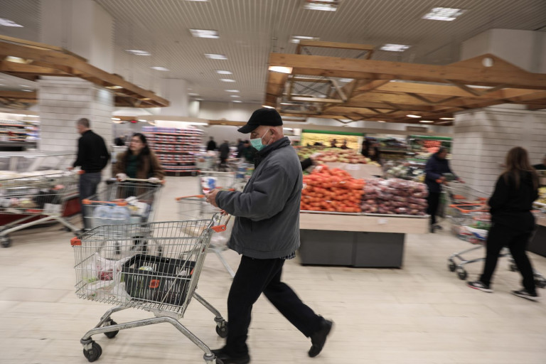 Γερμανία: Ελλείψεις σε βασικά είδη προκαλούν πανικό στους καταναλωτές – Αδειάζουν τα σούπερ μάρκετ