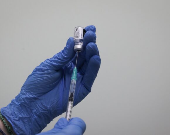 Εμβόλιο Novavax: Το Σάββατο 5/3 οι πρώτοι εμβολιασμοί (vid)