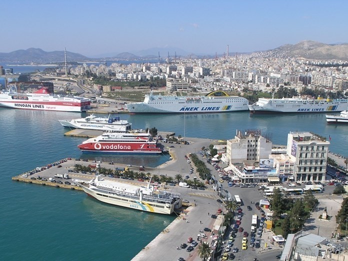 Η επόμενη μέρα στο λιμάνι του Πειραιά μετά το μπλόκο του ΣτΕ