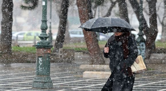 Κακοκαιρία «Φίλιππος»: Πολικές θερμοκρασίες και πυκνές χιονοπτώσεις – Χιονίζει στην Πάρνηθα (vid)