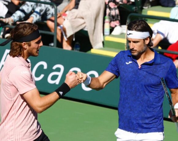 Μαϊάμι: Στο κορτ για το διπλό ο Τσιτσιπάς