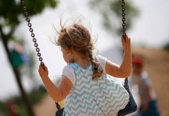 Οικονόμου: Ηλεκτρονικά η υποβολή αίτησης για το επίδομα μητρότητας ή λοχείας