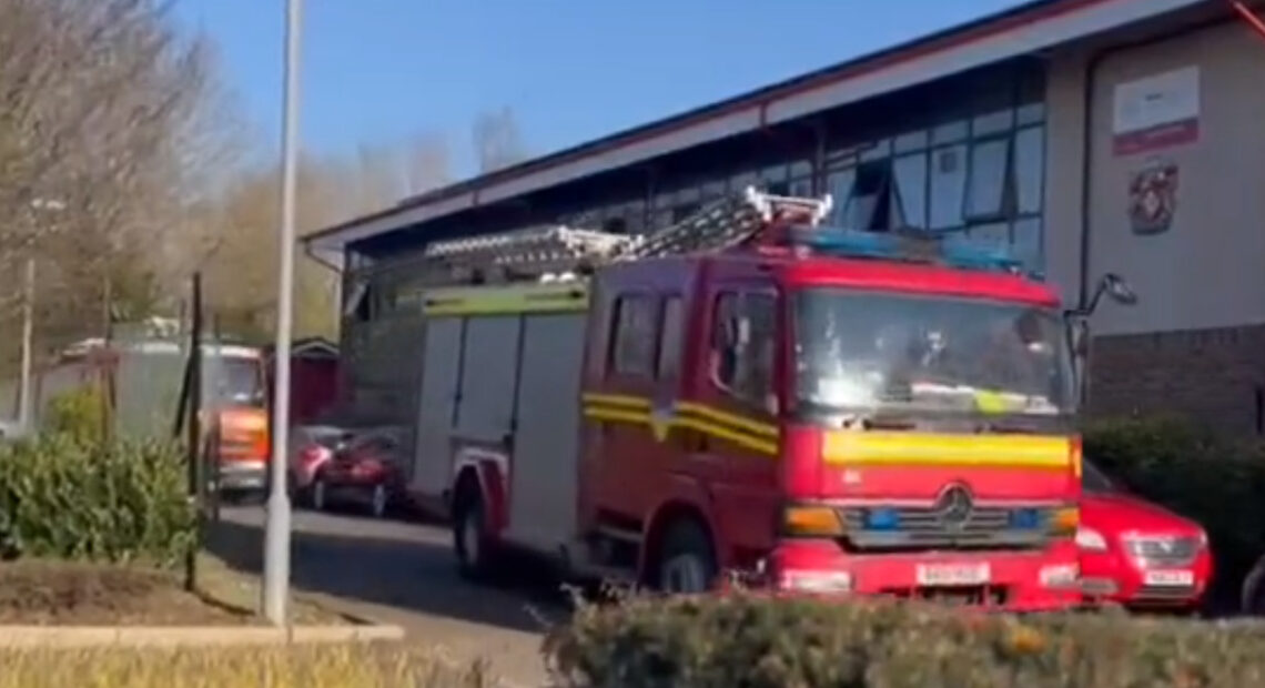 Ουκρανία: Κονβόι από πυροσβεστικά οχήματα κατευθύνεται προς τη χώρα