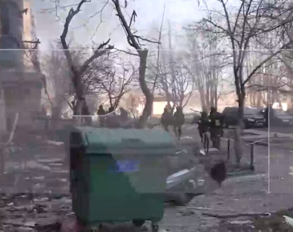 Ουκρανία: Μέσα στη βομβαρδισμένη Μαριούπολη ο ρωσικός στρατός – Μάχες πόρτα πόρτα