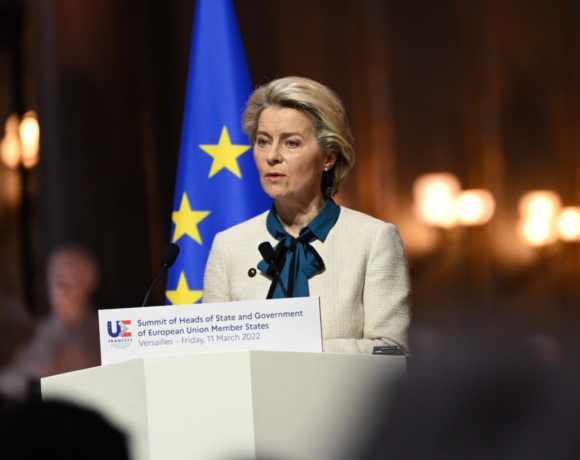 Ούρσουλα φον ντερ Λάιεν: Το νέο πακέτο με 6 κυρώσεις κατά της Ρωσίας