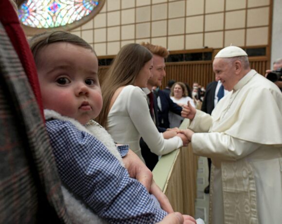 Πάπας Φραγκίσκος: «Ποτέ πια πόλεμος!», γράφει σε ανάρτησή του για την Ουκρανία