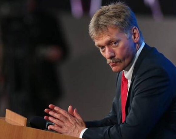 Πεσκόφ: Πρωτοφανής ο οικονομικός πόλεμος – Σε κατάσταση «σοκ» η ρωσική οικονομία