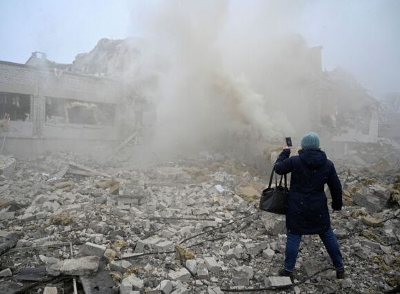 Πόλεμος στην Ουκρανία: Αργός και ψυχολογικός ο αποκλεισμός των πόλεων – Πόσο κοστίζει η στρατιωτική επιχείρηση στη Ρωσία