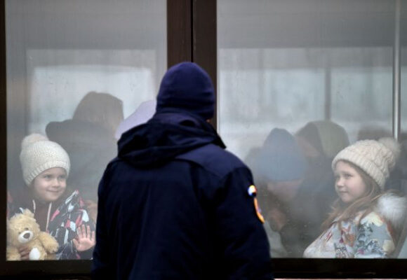Πόλεμος στην Ουκρανία: Ενα παιδί κάθε δευτερόλεπτο γίνεται πρόσφυγας από την Ουκρανία