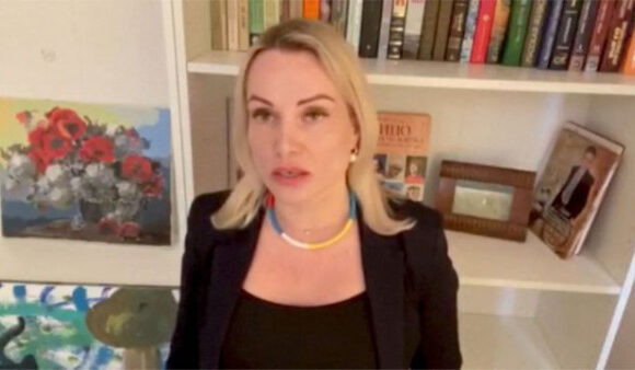 Πόλεμος στην Ουκρανία – Ρωσίδα δημοσιογράφος καλεί τους συμπατριώτες της να καταγγείλουν την εισβολή στην Ουκρανία