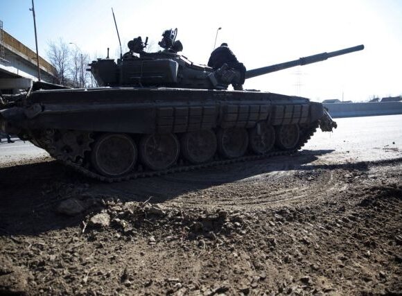 Πόλεμος στην Ουκρανία: Ρωσική φάλαγγα διασκορπίστηκε βόρεια του Κιέβου
