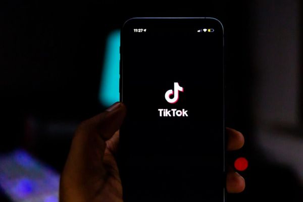 Πόλεμος στην Ουκρανία: Το Tiktok μπλοκάρει τα βίντεο από τη Ρωσία